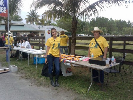 Staff de la Cabalgata Uribista en Kendall - EEUU via @velezjosea